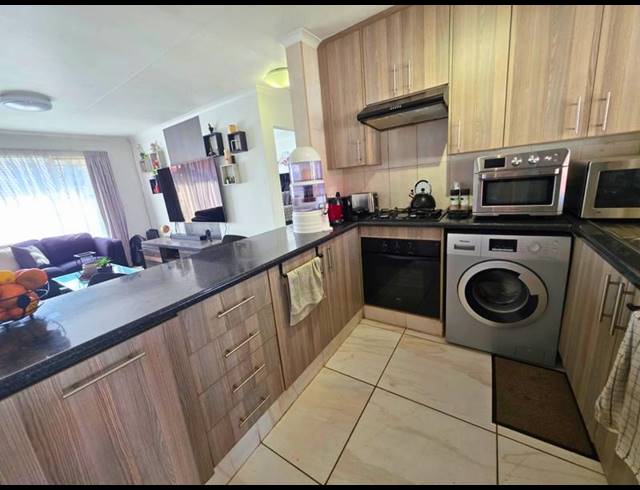 1 BEDROOM APARTMENT FOR SALE IN GLEN MARAIS